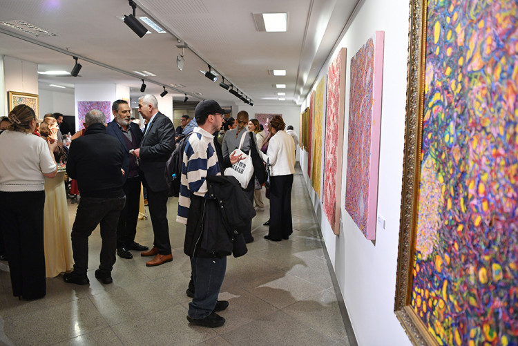 "Bütün Noktalar Sonda, Boşluk Sonsuzda"